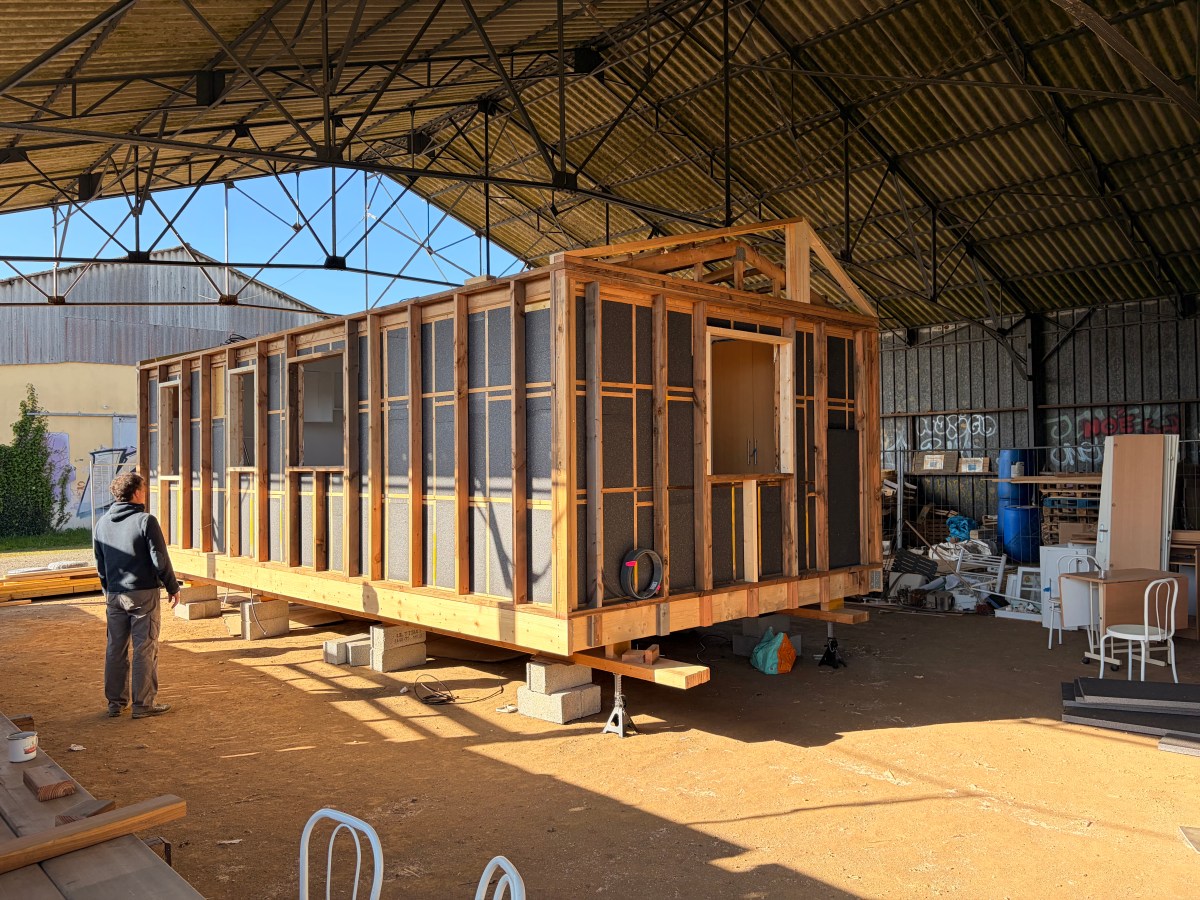 Structure en cours de reconditionnement dans l’atelier